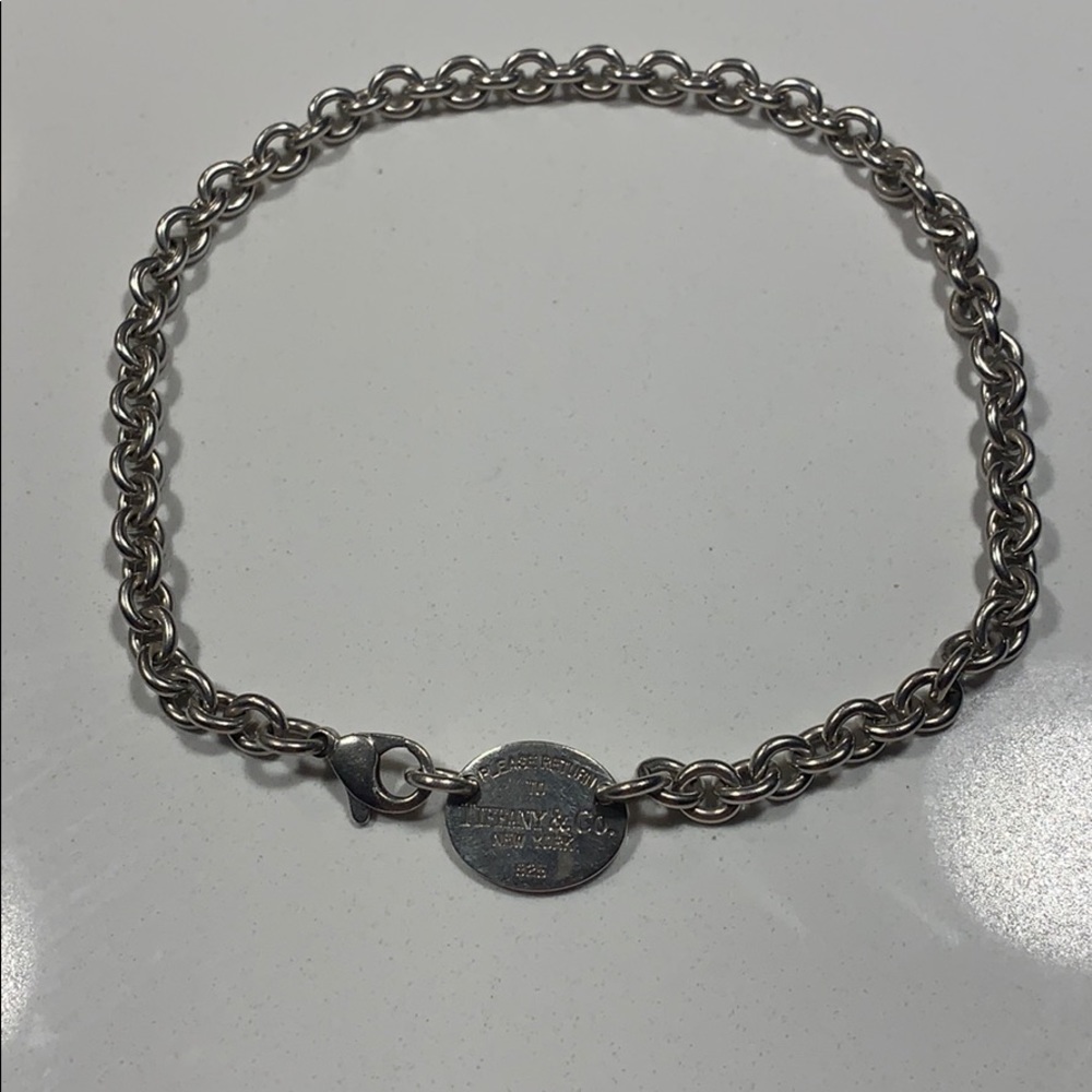 Tiffany & Co. Return to Tiffany oval choker